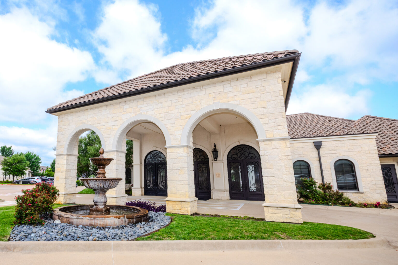 Exterior of the Paragon Plastic Surgery & Medspa clinic